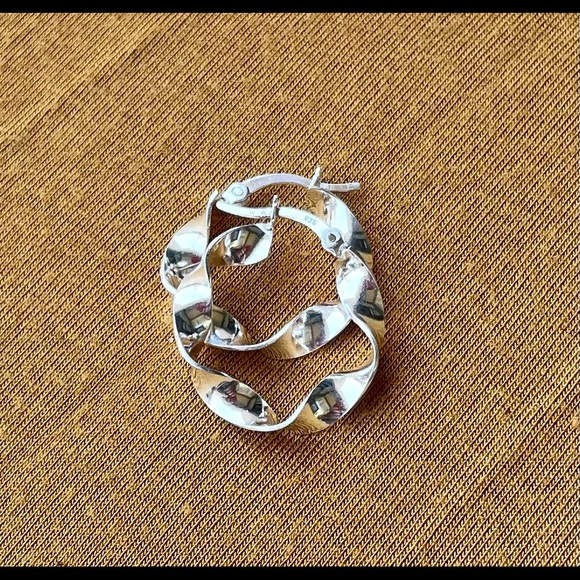 Sterling silver twisted hoop earrings - Picture 3 of 8